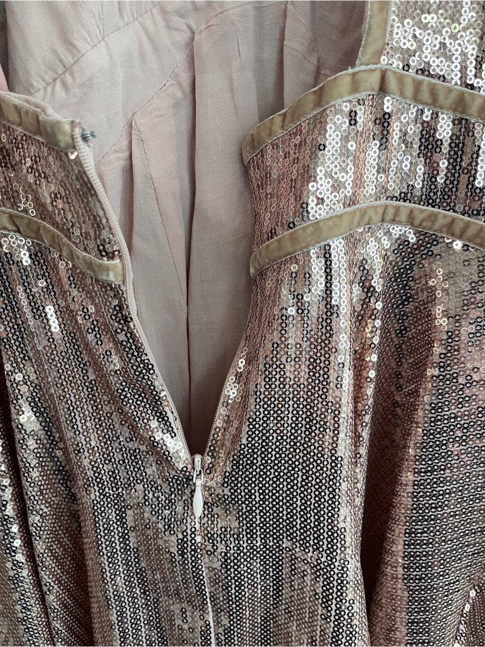 😎 Free People Film Noir Rose Gold Sequin Velvet Trim Halter Mini Dress - Size 8 - Picture 7 of 16
